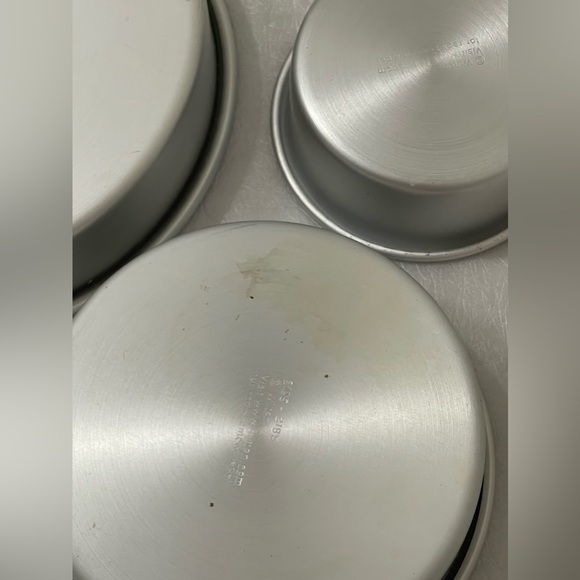 Wilton Tiered Trio Cake Pan Set-Round 4", 6" & 8" - Picture 4 of 6